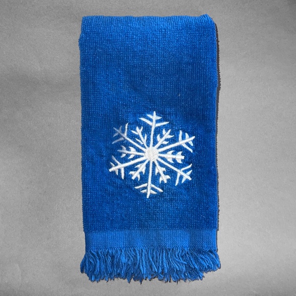 Set of 4 Small Christmas Hand Towels - Picture 2 of 9